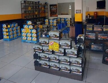 Estoque de baterias na loja Dutra Baterias